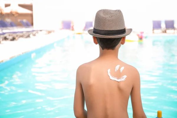 Little Boy Sun Protection Cream His Body Swimming Pool — Stock Photo, Image
