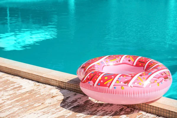 Inflatable Ring Edge Swimming Pool — Stock Photo, Image