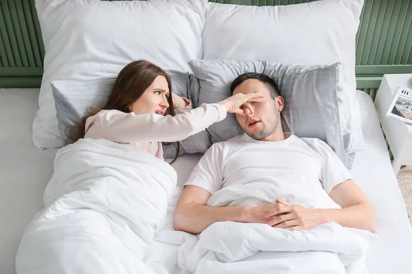 Young Irritated Woman Bed Snoring Husband — Stock Photo, Image