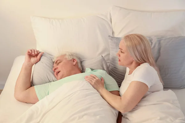 Mature Irritated Woman Bed Snoring Husband — Stock Photo, Image