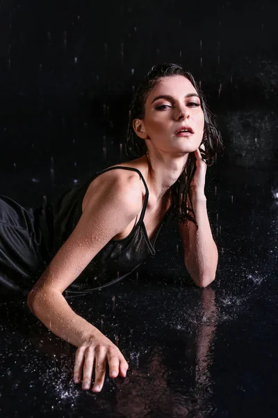 Beautiful Young Woman Dripping Water Dark Background — Stock Photo, Image