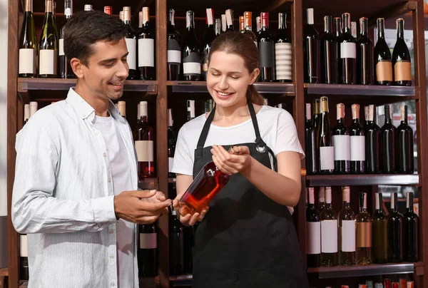 Female Seller Helping Man Choose Wine Store — Stock Photo, Image