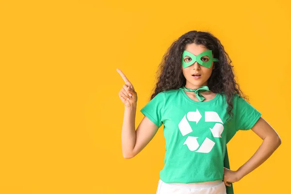 Woman Dressed Eco Superhero Showing Something Color Background — Stock Photo, Image