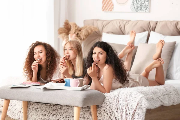 Beautiful Young Women Pajama Party Home — Stock Photo, Image