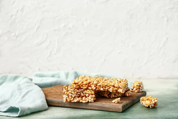 Placa Com Barras Arroz Crocante Mesa — Fotografia de Stock