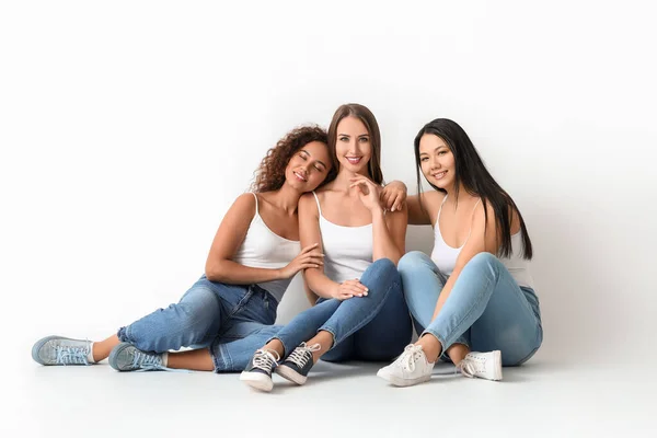 Mujeres Diferentes Nacionalidades Sobre Fondo Blanco Detener Racismo — Foto de Stock