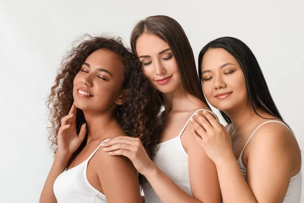 Mujeres Diferentes Nacionalidades Sobre Fondo Blanco Detener Racismo — Foto de Stock