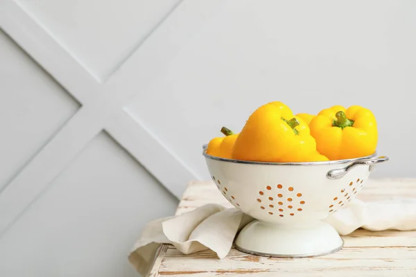 Yellow Bell Pepper Colander Table — Stock Photo, Image
