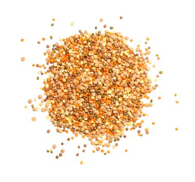 Beyaz arkaplanda ham baklagiller yığını