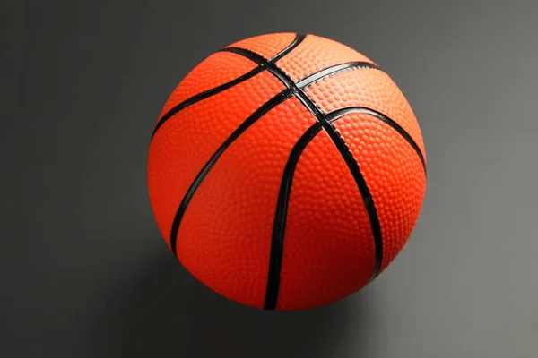 Μπάλα Για Παιχνίδι Μπάσκετ Σκούρο Φόντο — Φωτογραφία Αρχείου