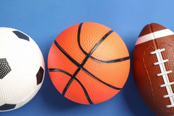 Pelotas Deportivas Sobre Fondo Color — Foto de Stock