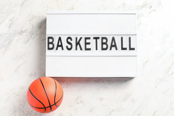 Ball Zum Spielen Von Basketballspiel Und Brett Auf Weißem Hintergrund — Stockfoto