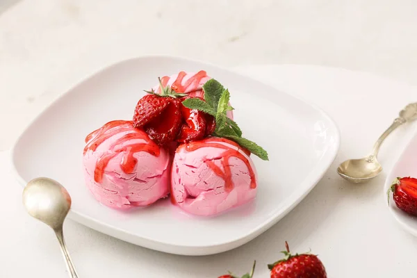 Plate Tasty Strawberry Ice Cream White Background — Stock Photo, Image