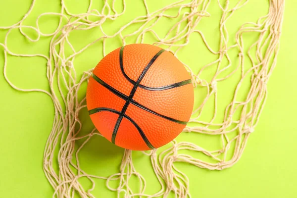 Pelota Para Jugar Baloncesto Sobre Fondo Color — Foto de Stock