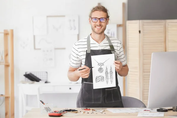 Homme Créateur Bijoux Travaillant Dans Bureau — Photo