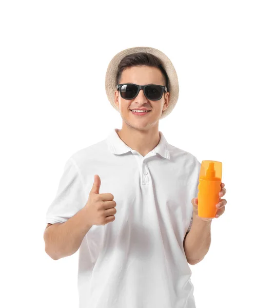 Szczęśliwy Młody Człowiek Kremem Ochrony Przeciwsłonecznej Białym Tle — Zdjęcie stockowe