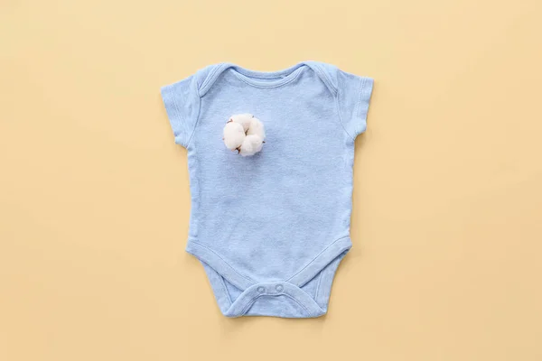 Baumwolle Babykleidung Auf Farbigem Hintergrund — Stockfoto