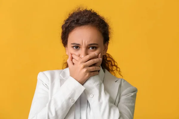 Afroamerikansk Kvinna Färg Bakgrund Stoppa Rasism — Stockfoto