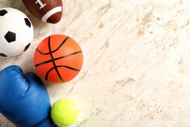 Beyaz arkaplanda spor ekipmanları