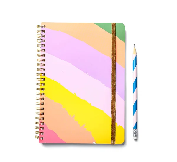 Caderno Elegante Com Lápis Sobre Fundo Branco — Fotografia de Stock