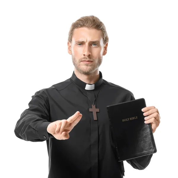 Schöner Priester Mit Bibel Auf Weißem Hintergrund — Stockfoto