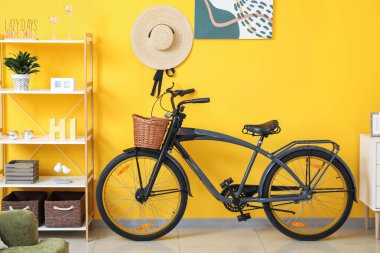 Bisikletli modern odanın içi