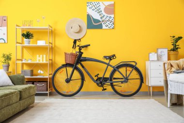 Bisikletli modern odanın içi