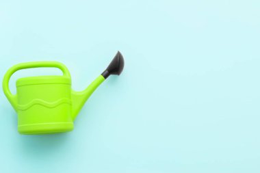 Renk arkaplanında sulama kutusu