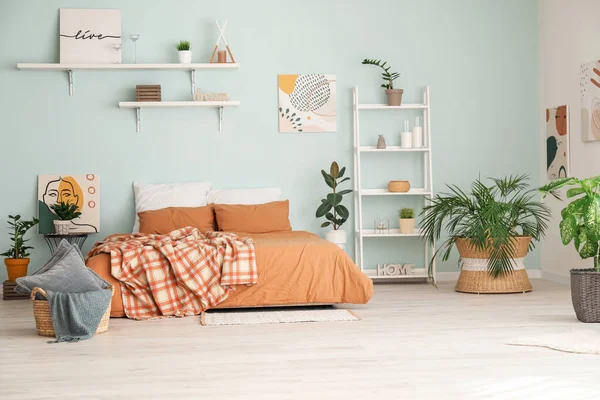 Stilvolles Interieur Schlafzimmer Mit Zimmerpflanzen — Stockfoto