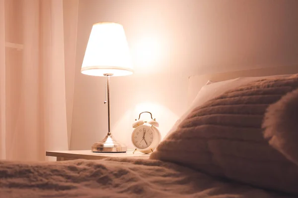 Glowing Lamp Bedside Table Evening — Stock Photo, Image