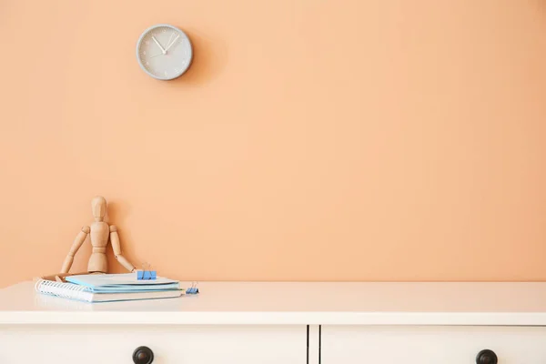 Stationery Mannequin Workplace Color Wall — Stock Photo, Image