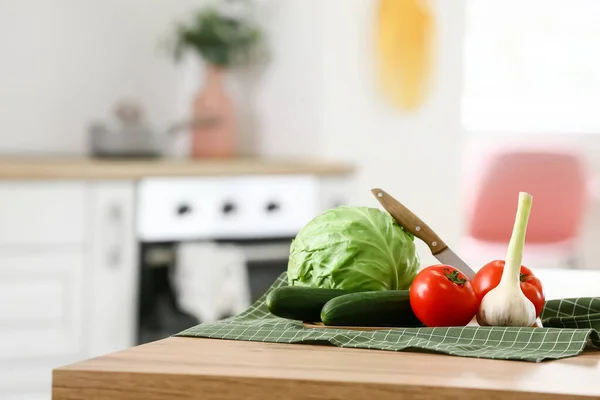 Fresh Vegetables Knife Table Kitchen — Stock Photo, Image
