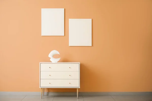 Stylish Chest Drawers Color Wall — Stock Photo, Image