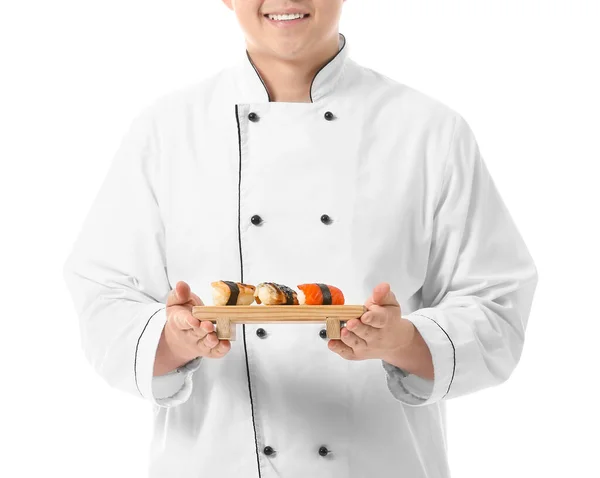 Beau Chef Asiatique Avec Des Rouleaux Sushi Sur Fond Blanc — Photo
