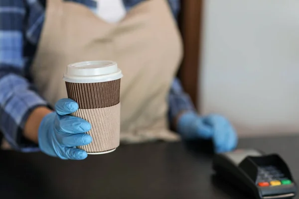 Female Barista Modern Cafe Closeup Concept Epidemic — Stock Photo, Image