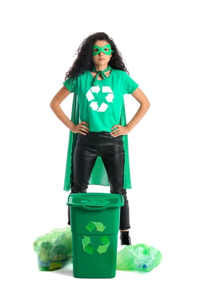 Mulher Vestida Eco Super Herói Com Lixo Fundo Branco — Fotografia de Stock