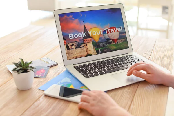 Woman Laptop Booking Tickets Online Table — Stock Photo, Image