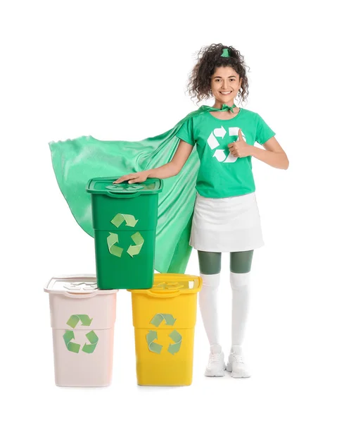 쓰레기 친환경 복장을 여성이 배경에 엄지손가락을 몸짓을 — 스톡 사진