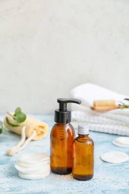 Masada farklı kozmetik ürünleri var.