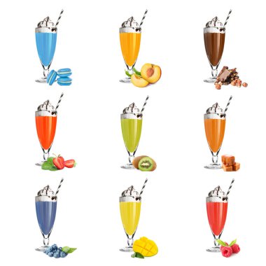 Beyaz arka planda farklı lezzetli milkshake bardakları