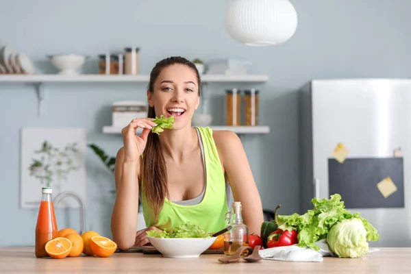 Beautiful Young Woman Eating Vegetable Salad Kitchen — Stock Photo, Image