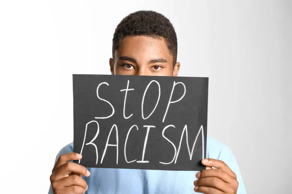 Menino Adolescente Afro Americano Triste Com Cartaz Fundo Claro Acabar — Fotografia de Stock