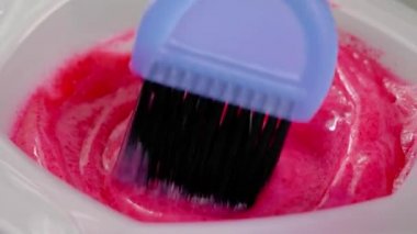 Kapta saç boyası karışımı, yakın plan.