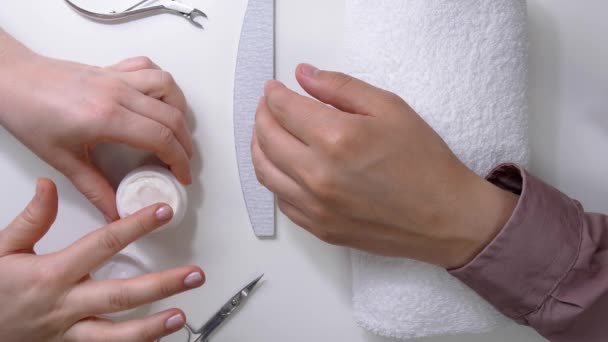 Maestro Manicure Che Lavora Con Cliente Maschile Nel Salone Bellezza — Video Stock