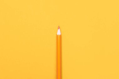 Renk arkaplanındaki sıradan kalem