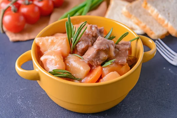 Pot Tasty Beef Stew Dark Background — Stock Photo, Image