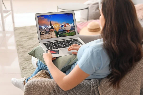 Woman Laptop Booking Tickets Online Home — Stock Photo, Image