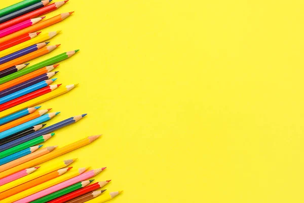 Crayons Ordinaires Sur Fond Couleur — Photo