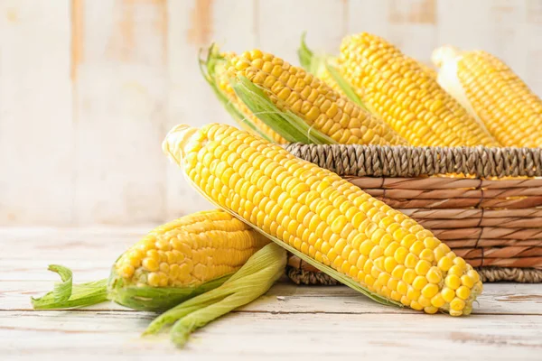 Basket Fresh Corn Cobs Table — Stock Photo, Image