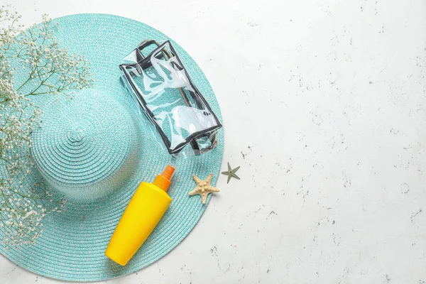 Bag Sunscreen Cream Hat White Background — Stock Photo, Image